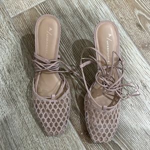 Anthropologie brand new kitty heels size 39